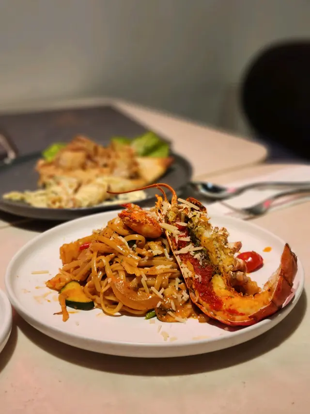 波士頓龍蝦伴龍蝦汁扁意粉