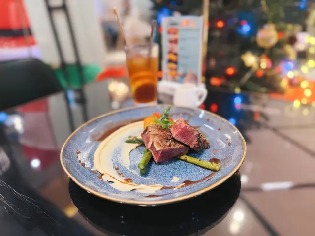 澳洲M4+牛扒 配蒜香薯蓉