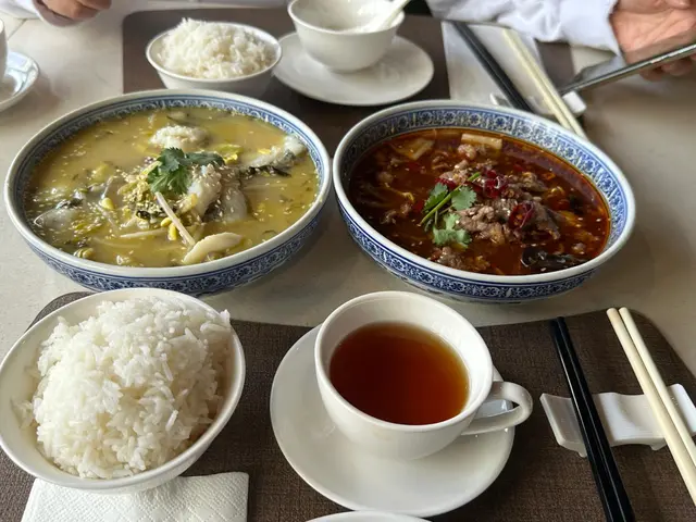 賣相都非常好~足料，每份都有各種配菜和我最中意食嘅粉皮
呢啲份量又啱啱好，足夠兩個人食