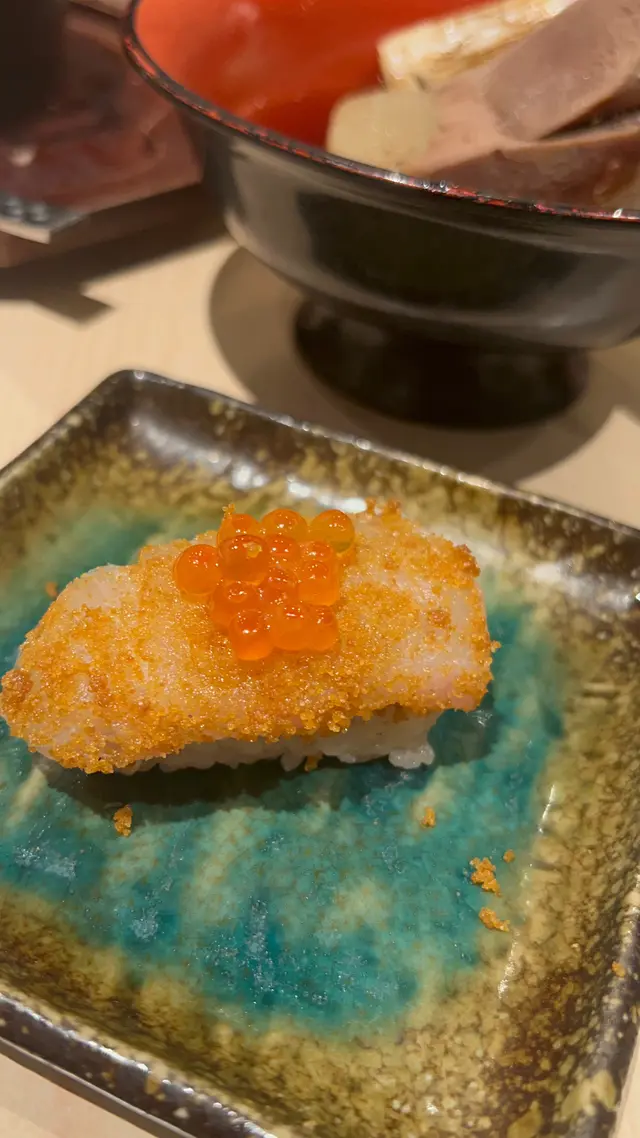 金碧輝煌烏魚子鯛魚壽司