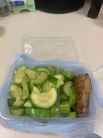 肉餅翠玉瓜兩餸飯