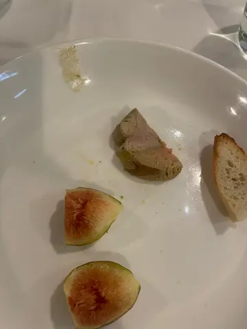 有保鲜纸的冻鹅肝