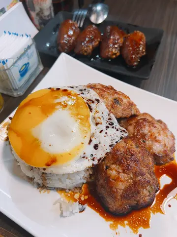 香煎肉饼煎蛋饭
