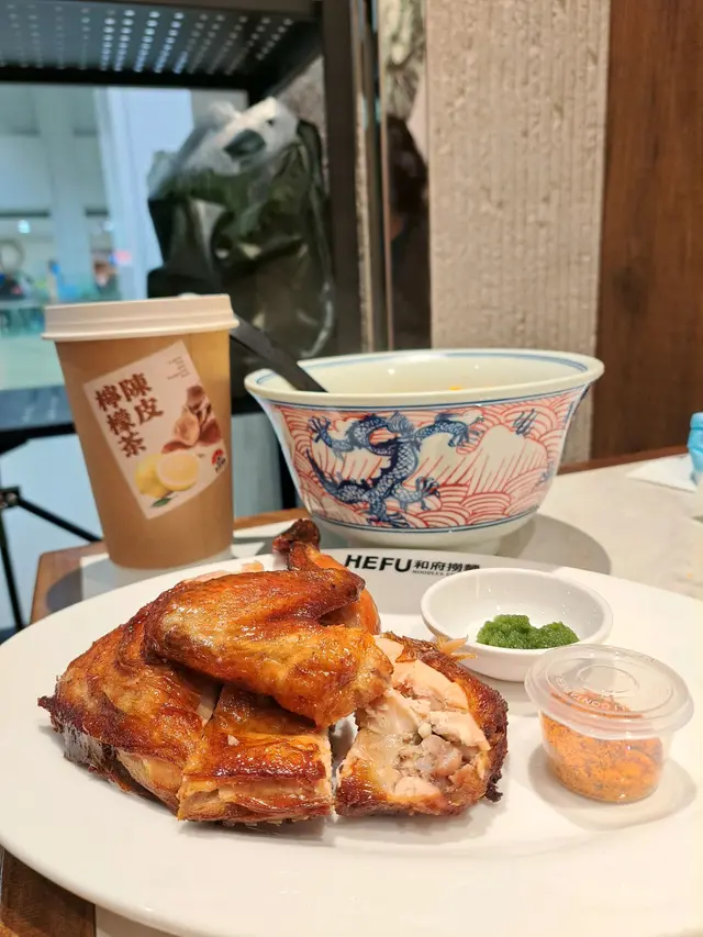 當歸豬骨湯小麥麵，爆汁脆皮燒雞
配陳皮檸檬茶