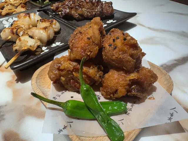 日式秘製汁炸無骨雞翼 $48
這道日式秘製汁炸無骨雞翼外酥內嫩,真是吃了讓人心情大好的一道小吃!🍗✨
These garlic olive clams are super tasty, but be warned—there’s a bit of spice! I can’t stop at just one! 🦪🔥