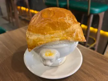 野菌忌廉酥皮浓汤配松露油