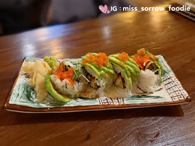 牛油果軟殼蟹卷