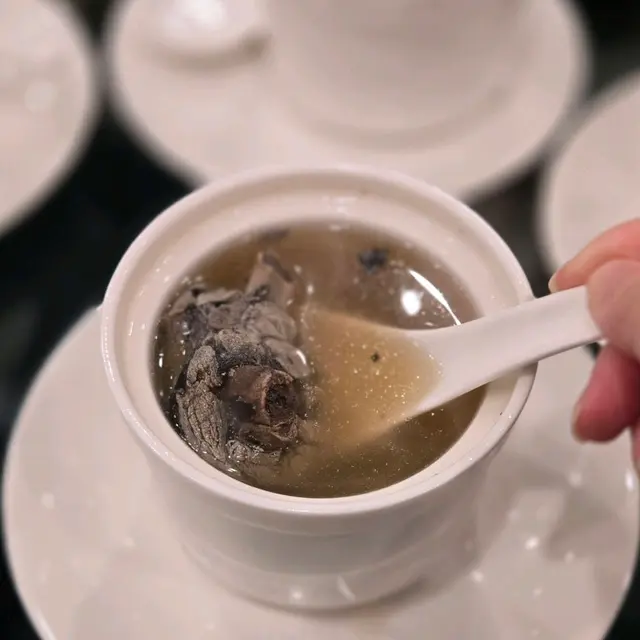 川貝海底椰燉烏雞湯