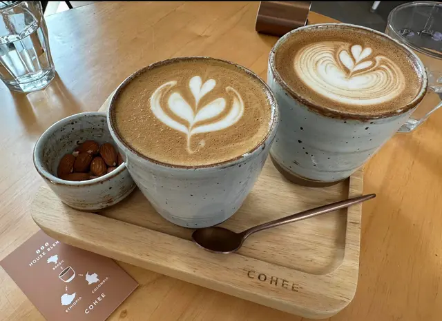 Flat  white  &  Cafe  Mocha