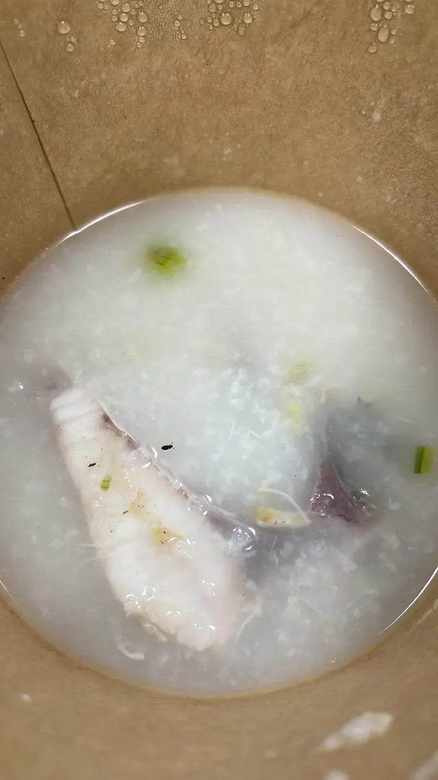 餐廳食物不乾淨 眼見都有昆蟲係食物入面 想像唔到廚房衞生有幾惡劣