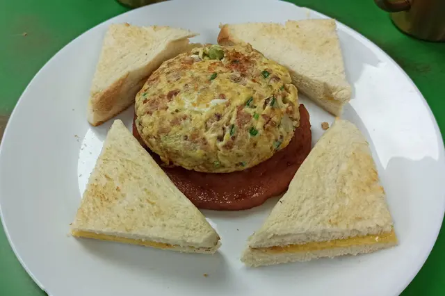 蛋咸牛肉加多士