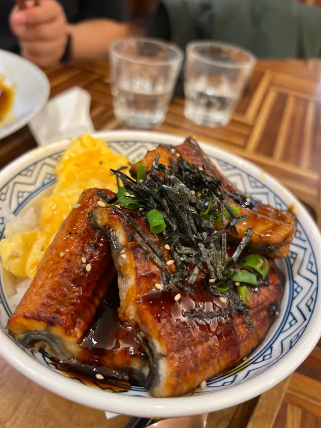蒲燒三層鰻魚滑蛋飯