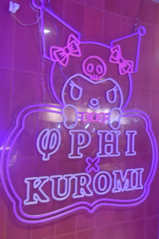 由門口到店內,隨處可見 Kuromi 的足跡