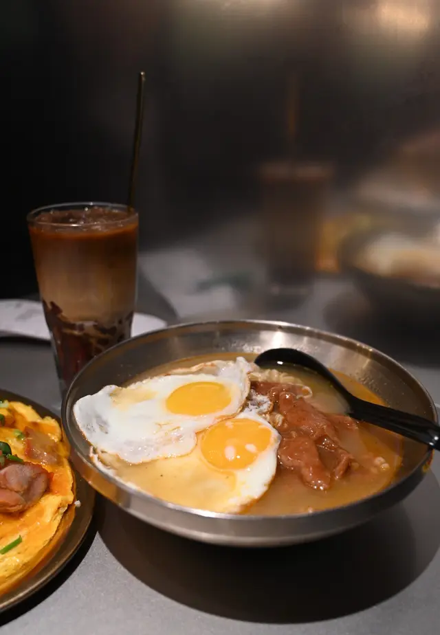 沙嗲牛肉煎蛋公仔麵