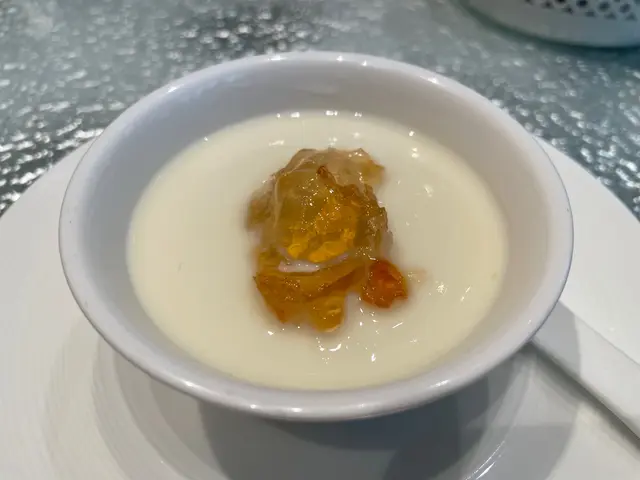 薑汁桃膠燉鮮奶