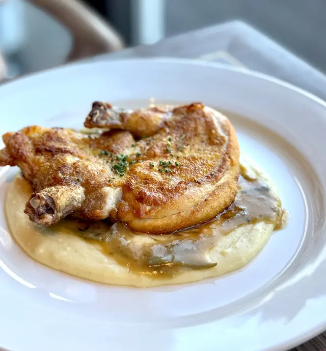酥脆香煎雞 配 忌廉薯蓉,第戎芥末酸瓜龍蒿醬