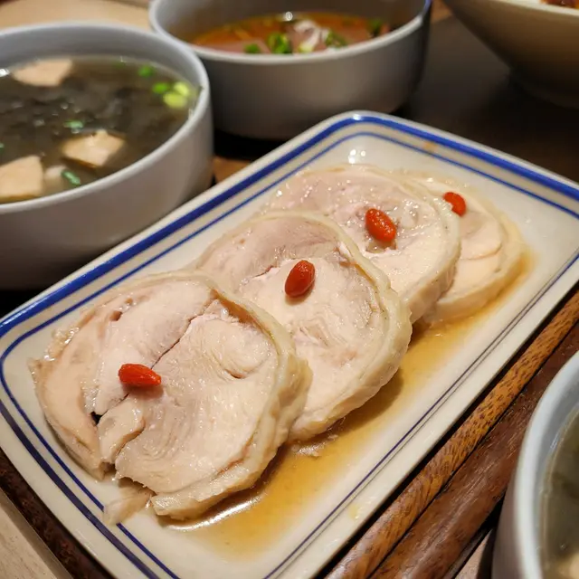 雞卷滷肉飯便當 