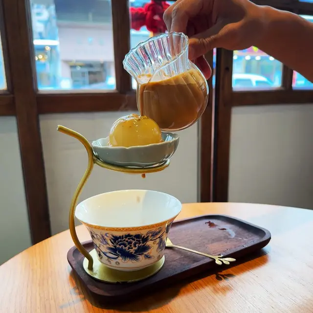 山茶花冰球拿鐵
