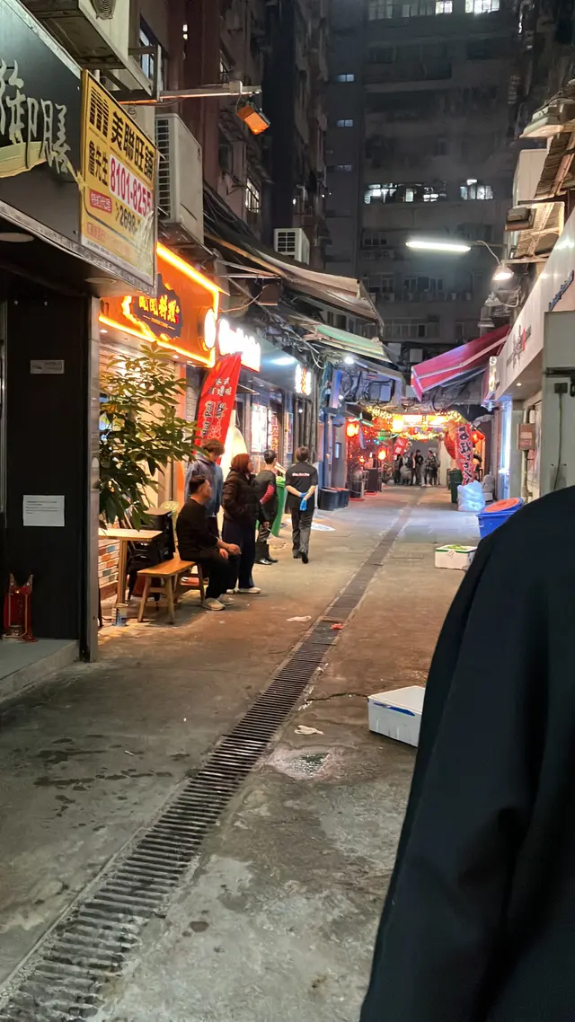 坐位夠舒適老人家同枱食都冇投訴🙌🏻
老闆話星期五/六都有人註場唱歌🎤
長老(家中老人家)下旨,下次真係要試weekend去食番餐
邊食邊聽歌感覺chill 得來又有啲經典感覺
最緊要唔會有限時食先爽