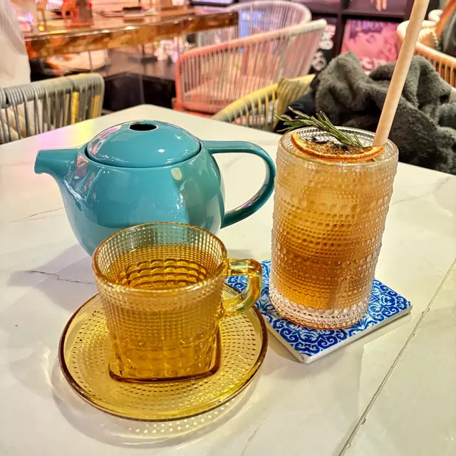 貢菊杞子桂圓茶 & Long Island Iced Tea