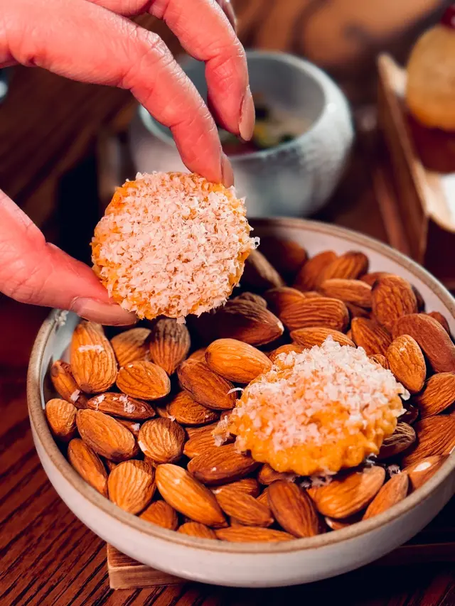 Carb / Vinegar / Almond