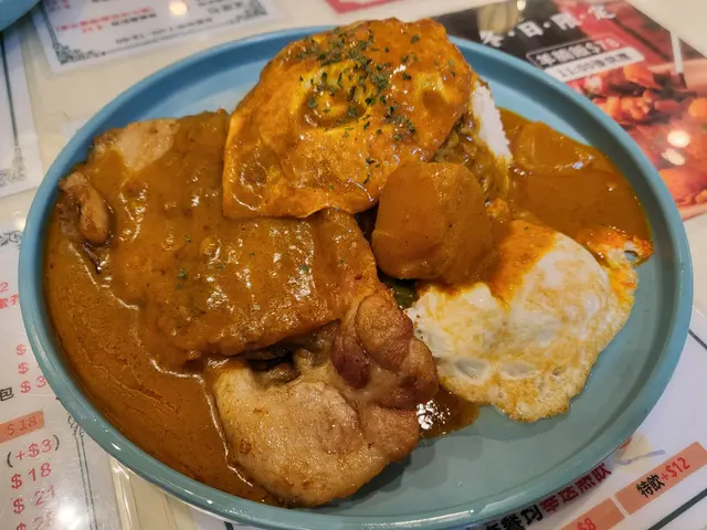 馳名咖哩豬扒蛋飯