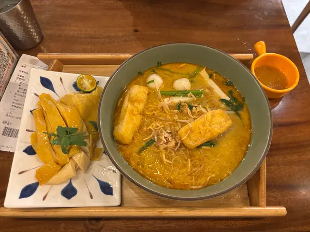 星洲叻沙海南雞摻摻