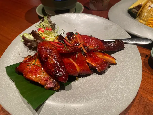 招牌泰北燒雞配糯米飯