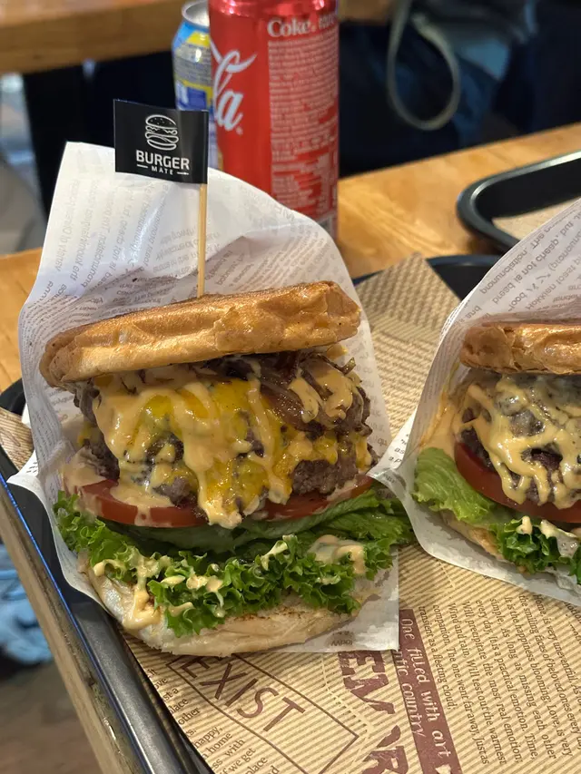 雙層安格斯牛芝士漢堡