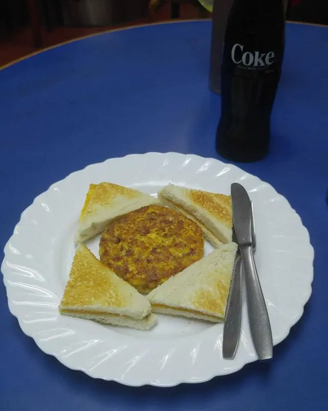 蛋鹹牛肉加多士