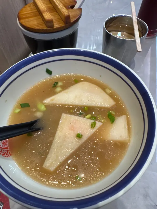 好勉強咁食咗一舊魚片頭，仲要啲湯勁油，不了