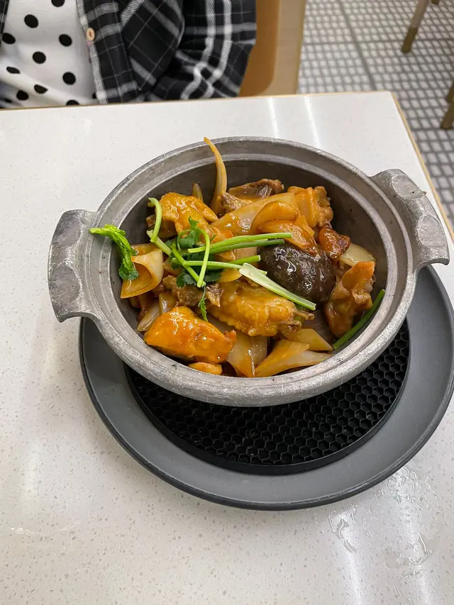 紅燒鮑魚滑雞煲