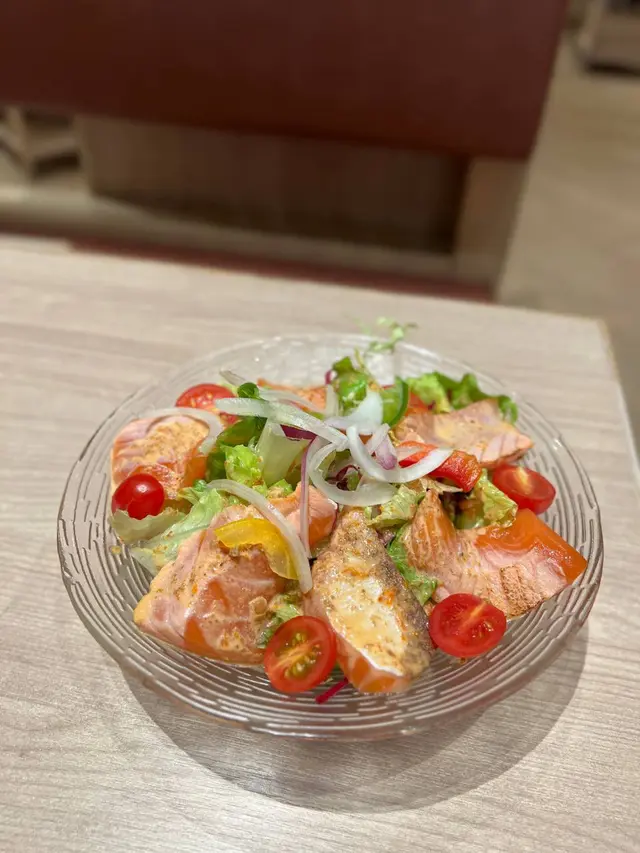 火炙三文魚沙律