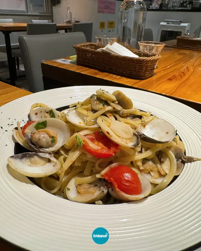 辣椒蒜香白酒蜆扁意粉