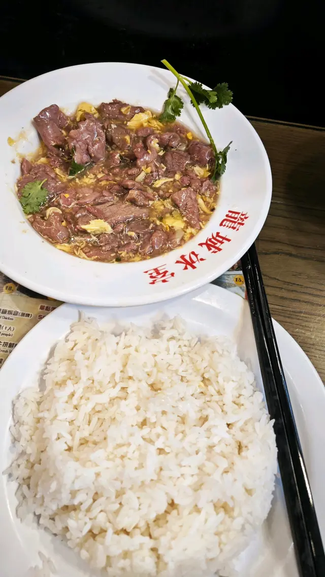滑蛋牛肉蝦球飯