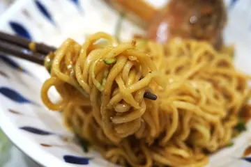 蜜汁芝麻鸡髀干拌面