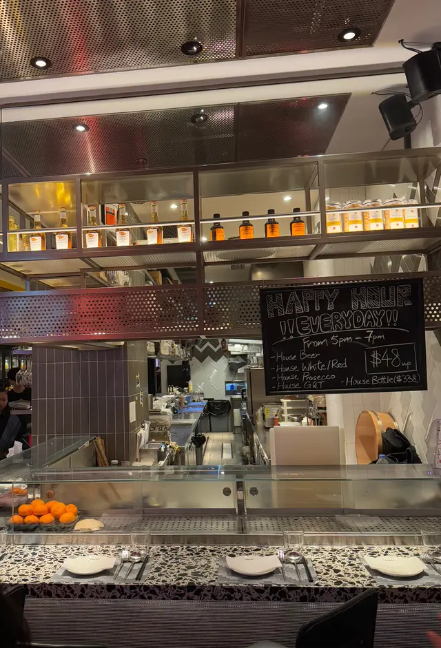 成晚望住呢個happy hour promotion,好似好正咁