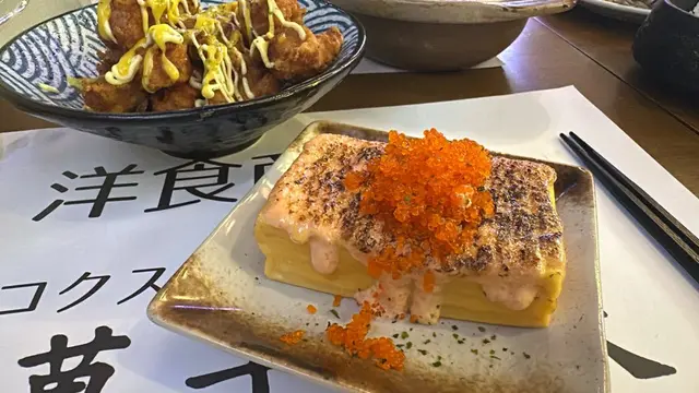 厚實的玉子燒鬆軟多汁,
面頭有滿滿的明太子醬和脆卜卜的蟹籽,
入口綿密滑順又惹味,超正!😋