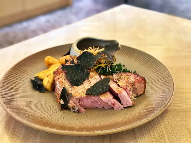 黑松露百里香烤豬鞍配紅酒話梅汁