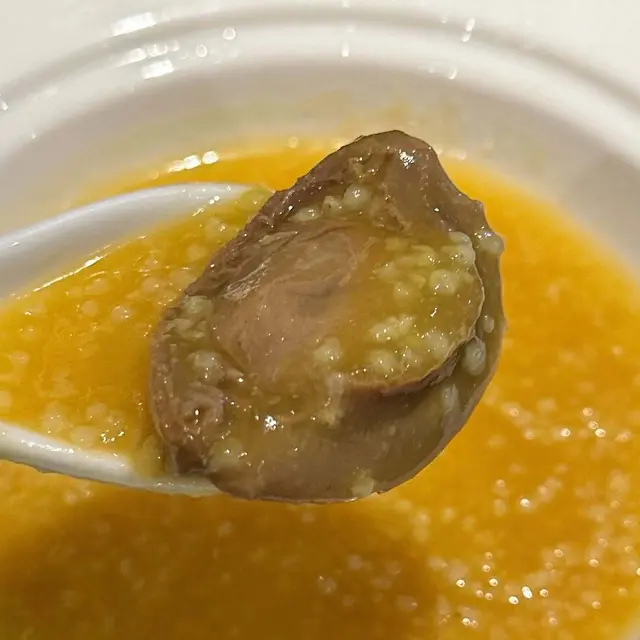 小米熬到綿滑,乾鮑炆得啱啱好,咬落仲有少少彈牙 👍🏻