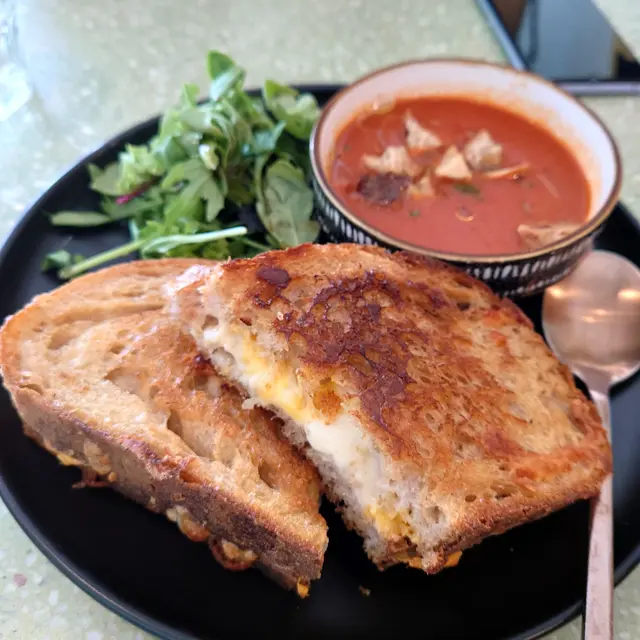 香烤芝士酸種多士配番茄濃湯 Grilled Cheese Sourdough Toast with Tomato Soup