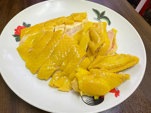 套餐主菜是半隻去骨三黃雞
