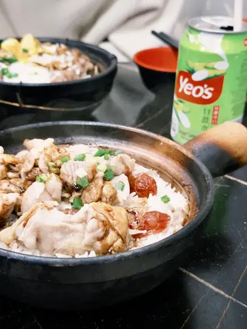 蜡肠滑鸡煲仔饭
