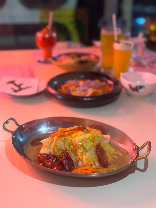 清蒸高山娃娃菜,迷你干貝蟲草花忌廉汁及煎切片肉臘腸片