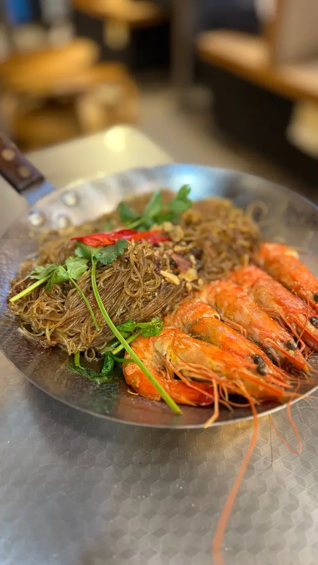 曼谷街頭虎蝦燜粉絲煲