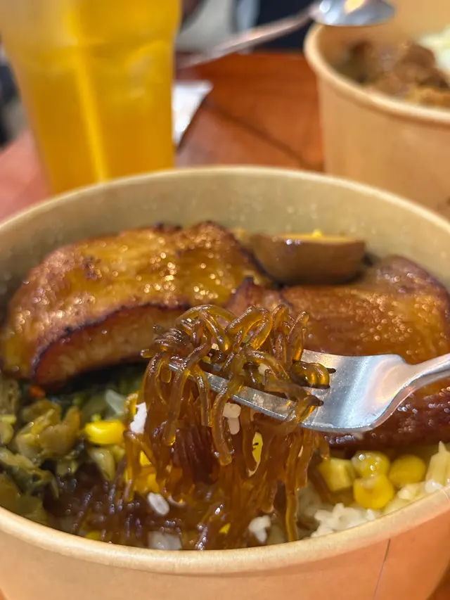 手工滷肉炭燒豬頸肉便當