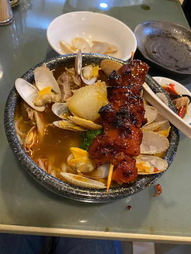 餸多到見唔到銀針粉，皓豐富皓飽 #叉燒 #花甲