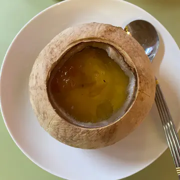 桃膠椰皇燉蛋白