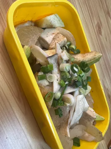 百頁豆腐、芭樂、招牌洋葱、杏鮑菇、甜不辣