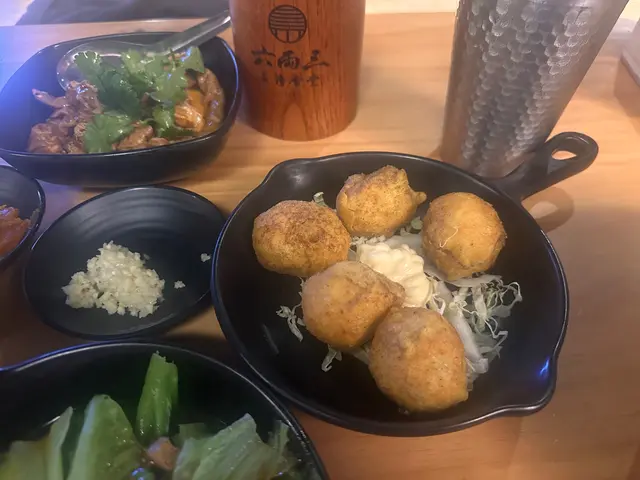 #FoodieLife 

呢個花枝丸好炸得好香脆，調味又啱啱好，即叫即整～熱辣辣，好食！